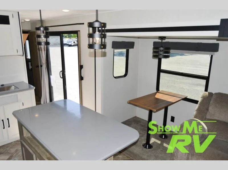 2023 Palomino Puma 38RLQ - Photo 4