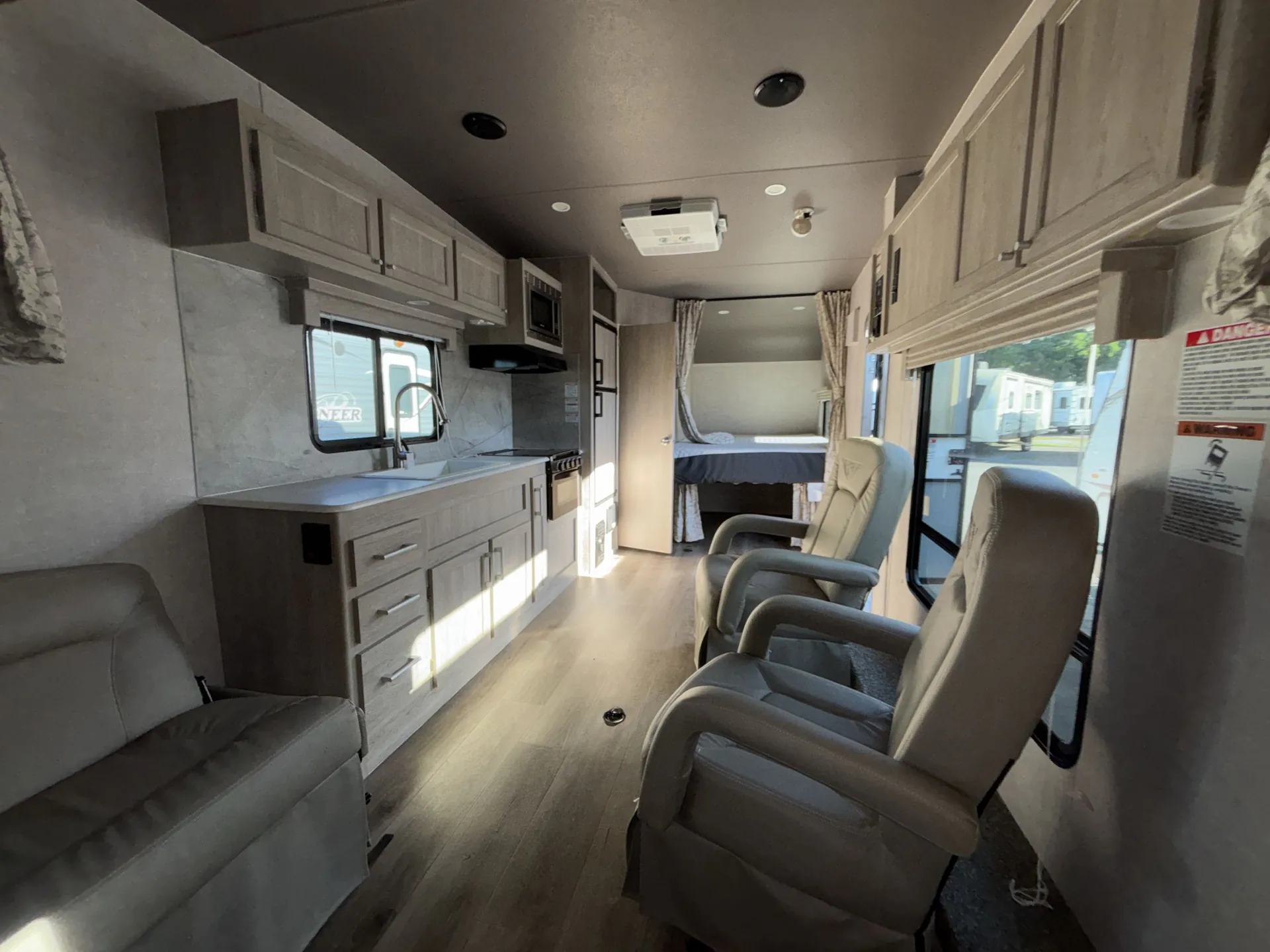 2023 Eclipse Iconic 2020SFG-LE — living area main