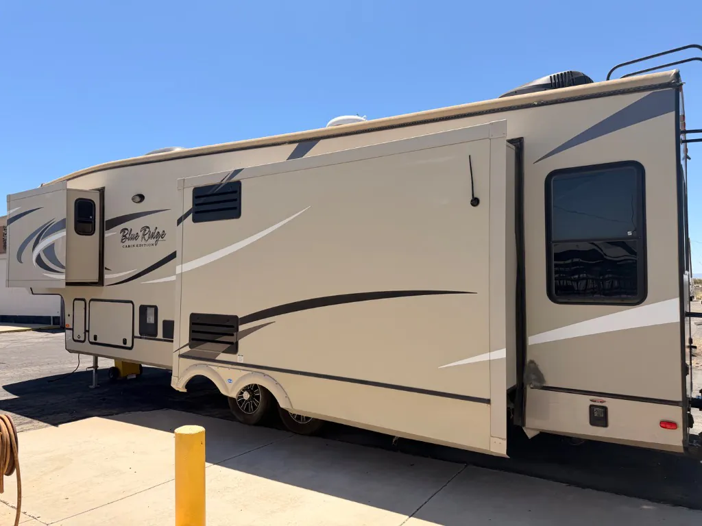 2018 Forest River Blue Ridge 304SR — Photo 7