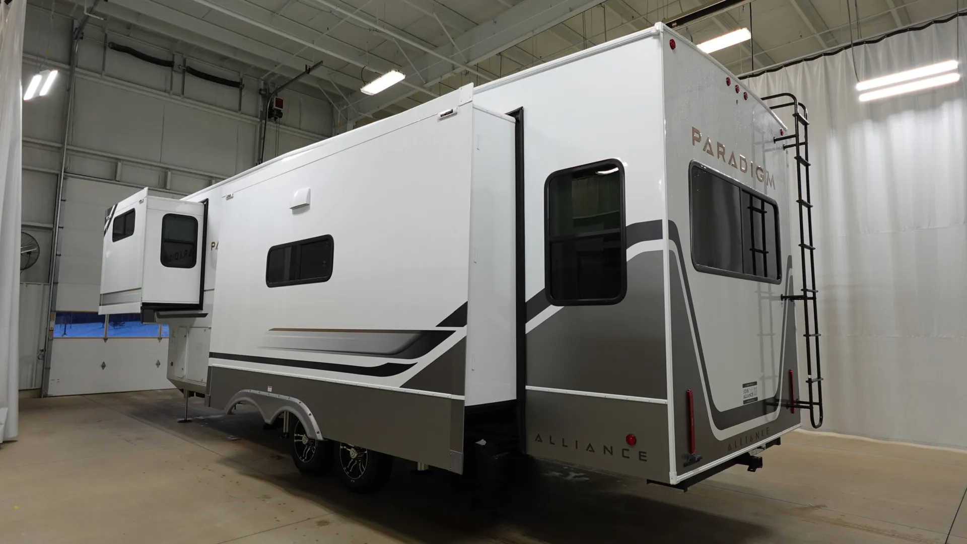 2026 Alliance RV Paradigm 310RL - Photo 4