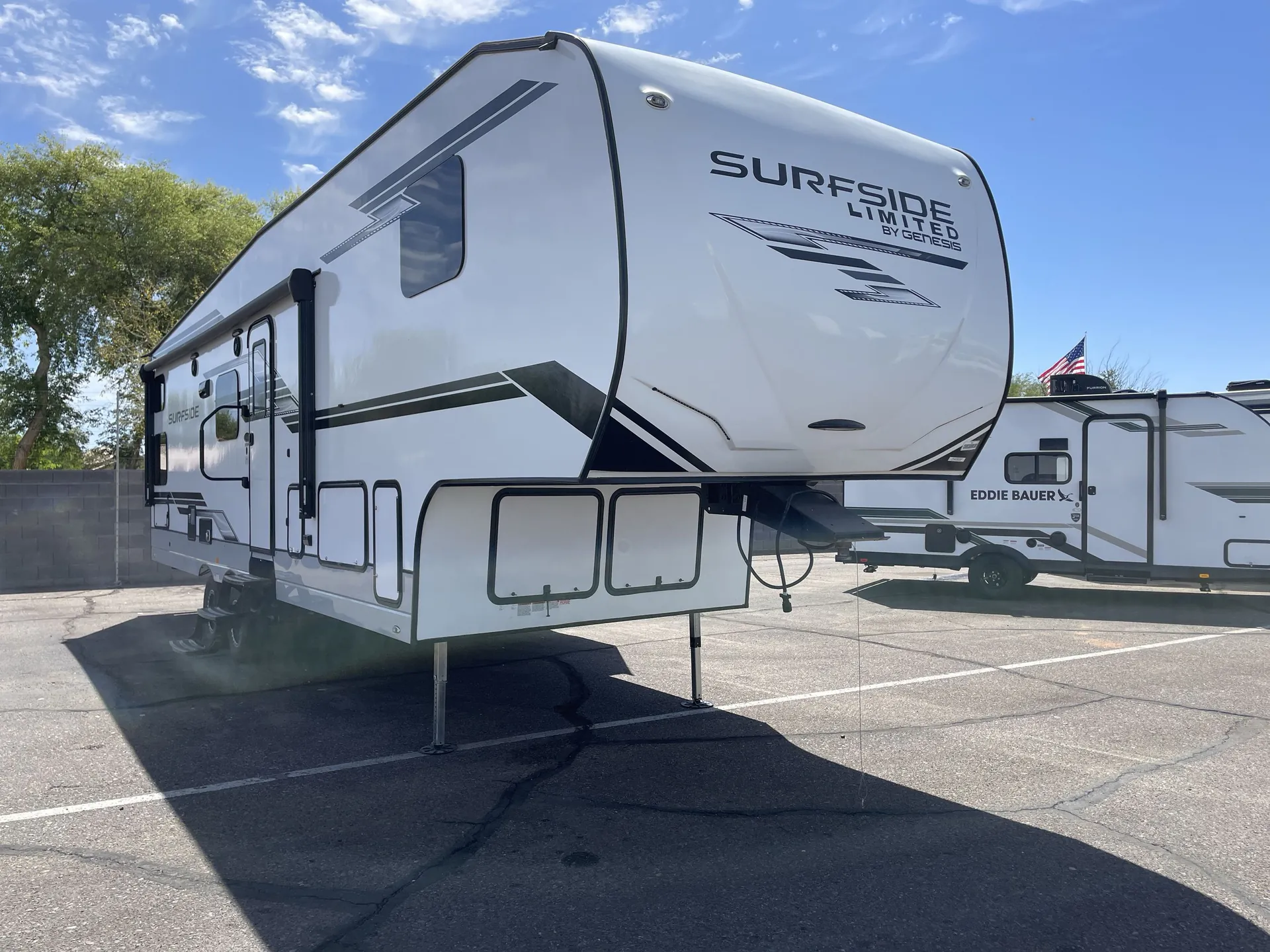 2023 Genesis Supreme Surfside 295BHS - Photo 2