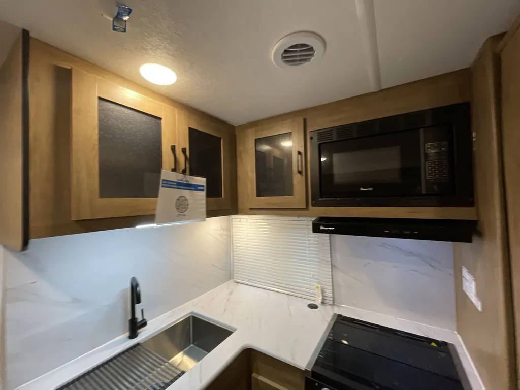 2024 Coachmen Freedom Express Ultra Lite 258BHS, Photos photo 12