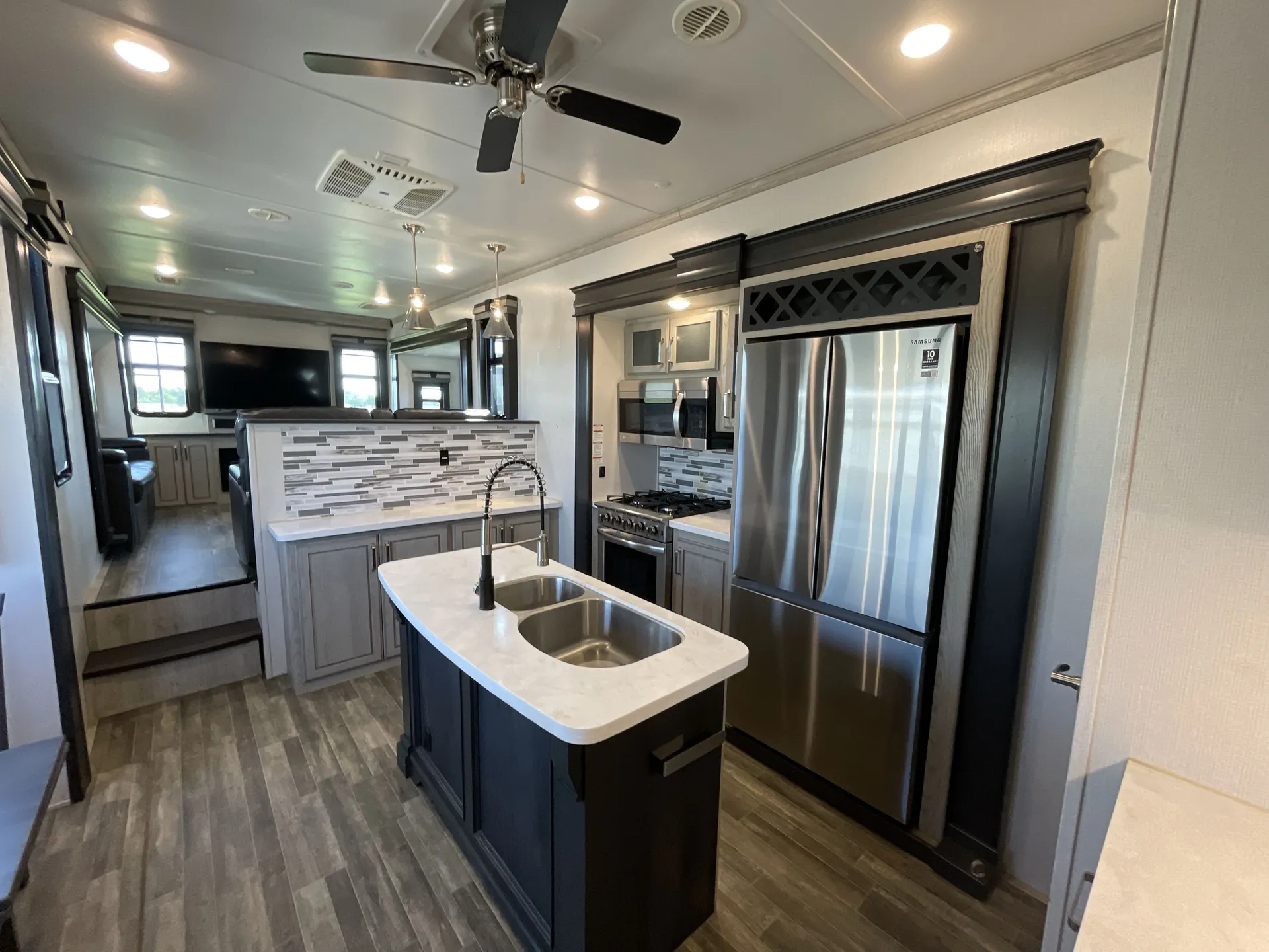 2022 Keystone Alpine 3850RD — living area main