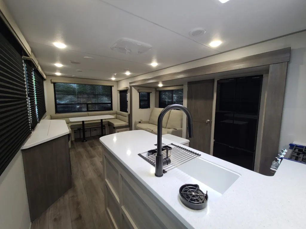 2026 Coachmen Catalina Legacy Edition 283RNR, Photos photo 9