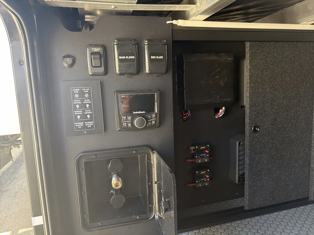 2026 Brinkley Model G 4150, Photos photo 11