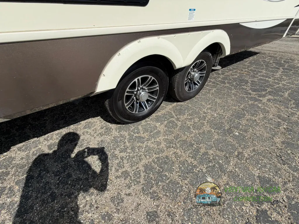 2016 Forest River Cardinal 3455RL, Photos photo 14
