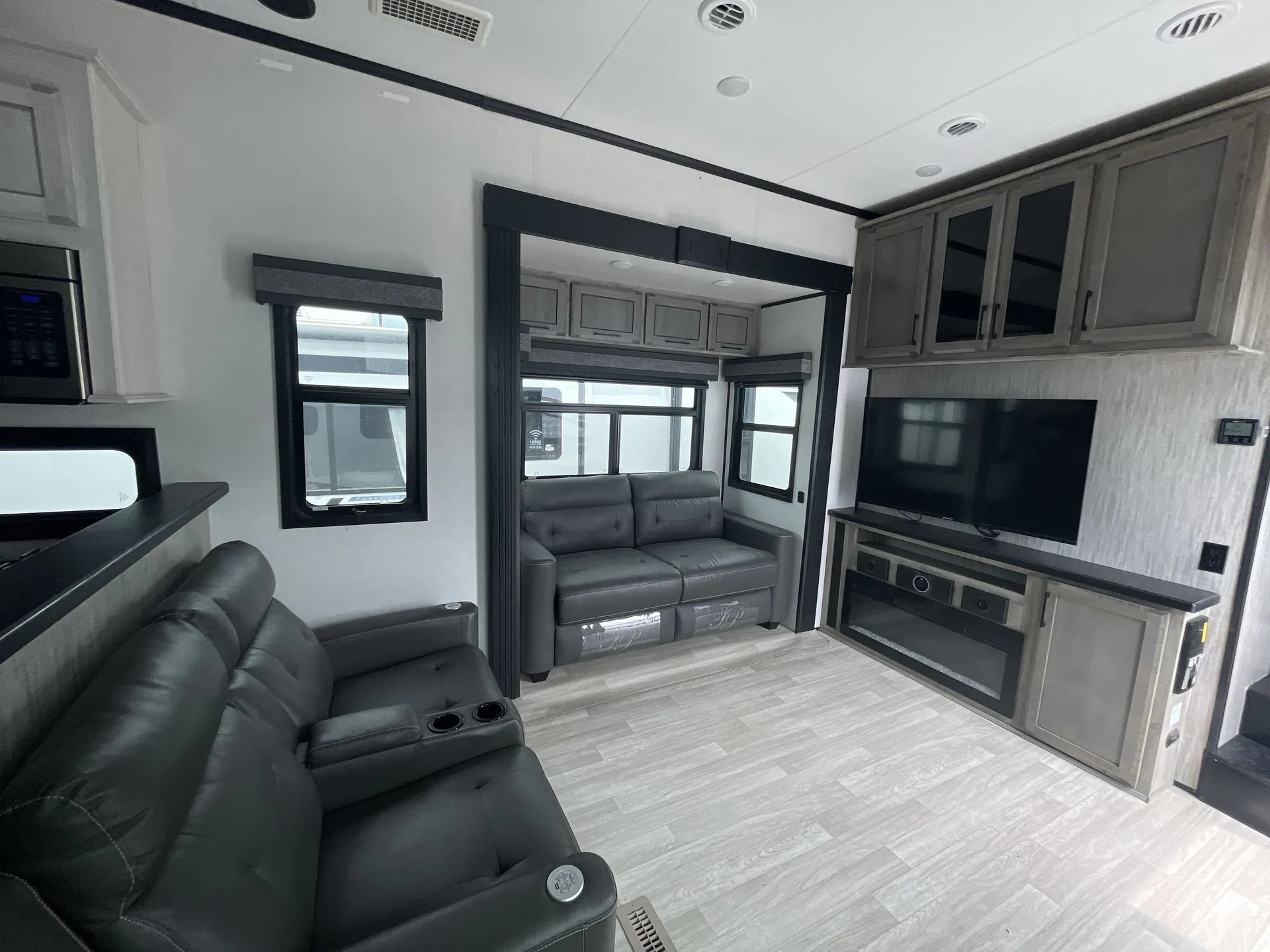2023 K-Z Venom 4113TK — living area main