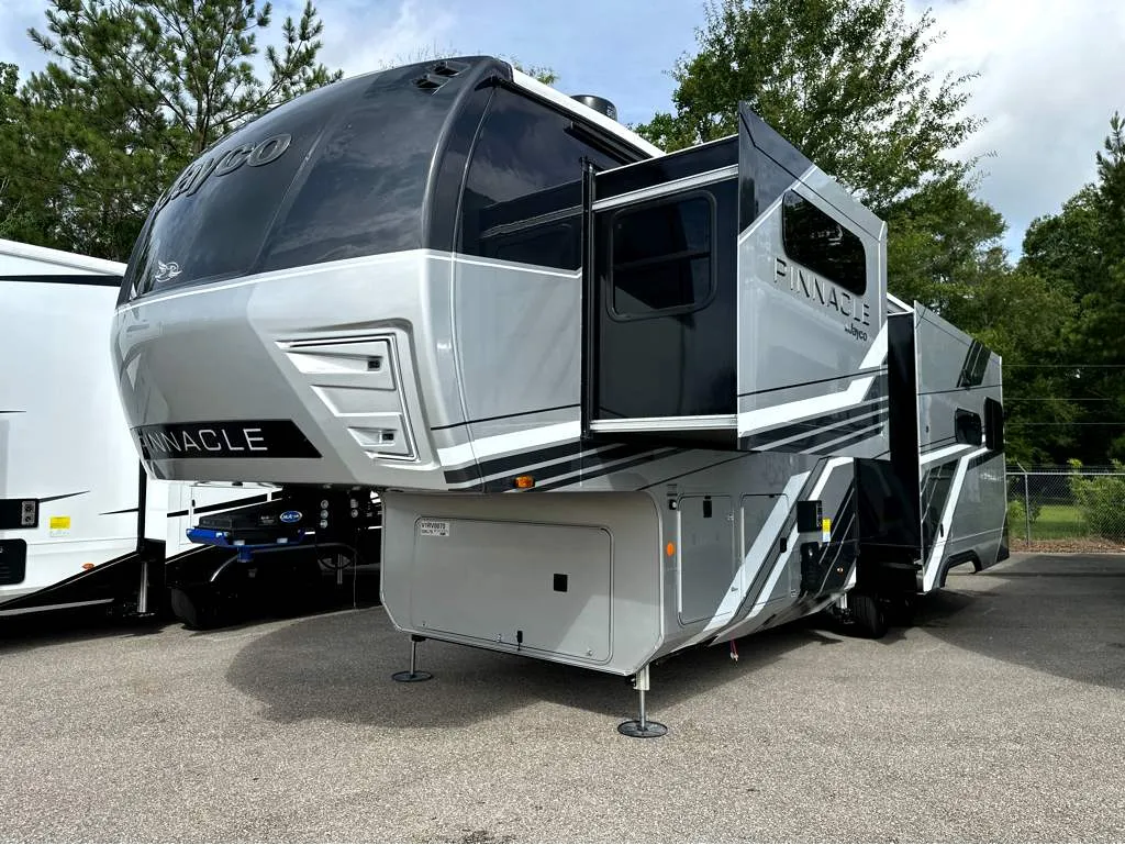 2027 Jayco Pinnacle 32RLTS - Photo 3