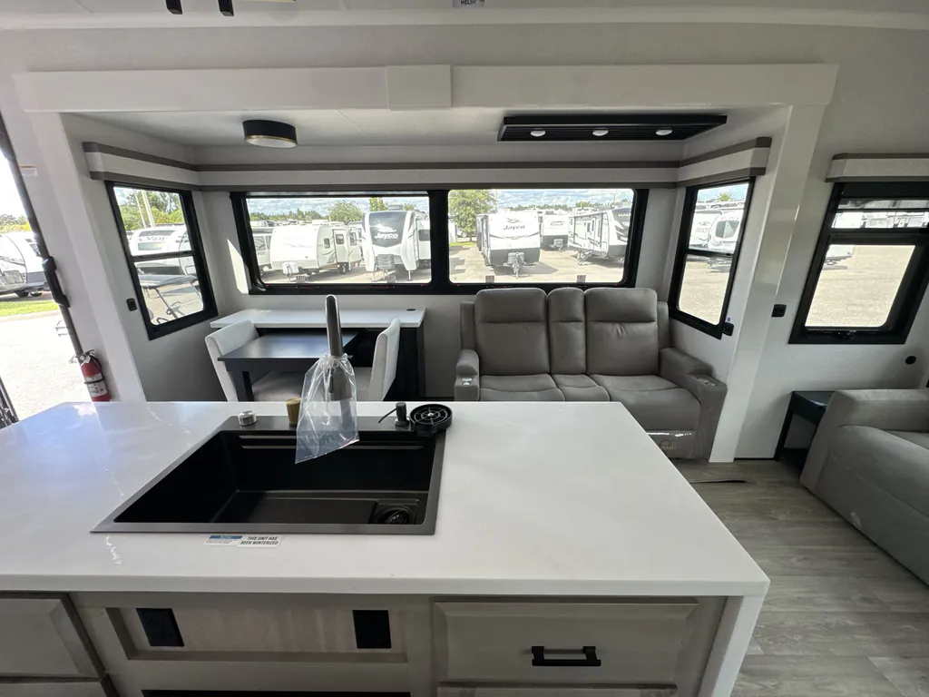 2027 Jayco Pinnacle 36FBTS, Photos photo 11