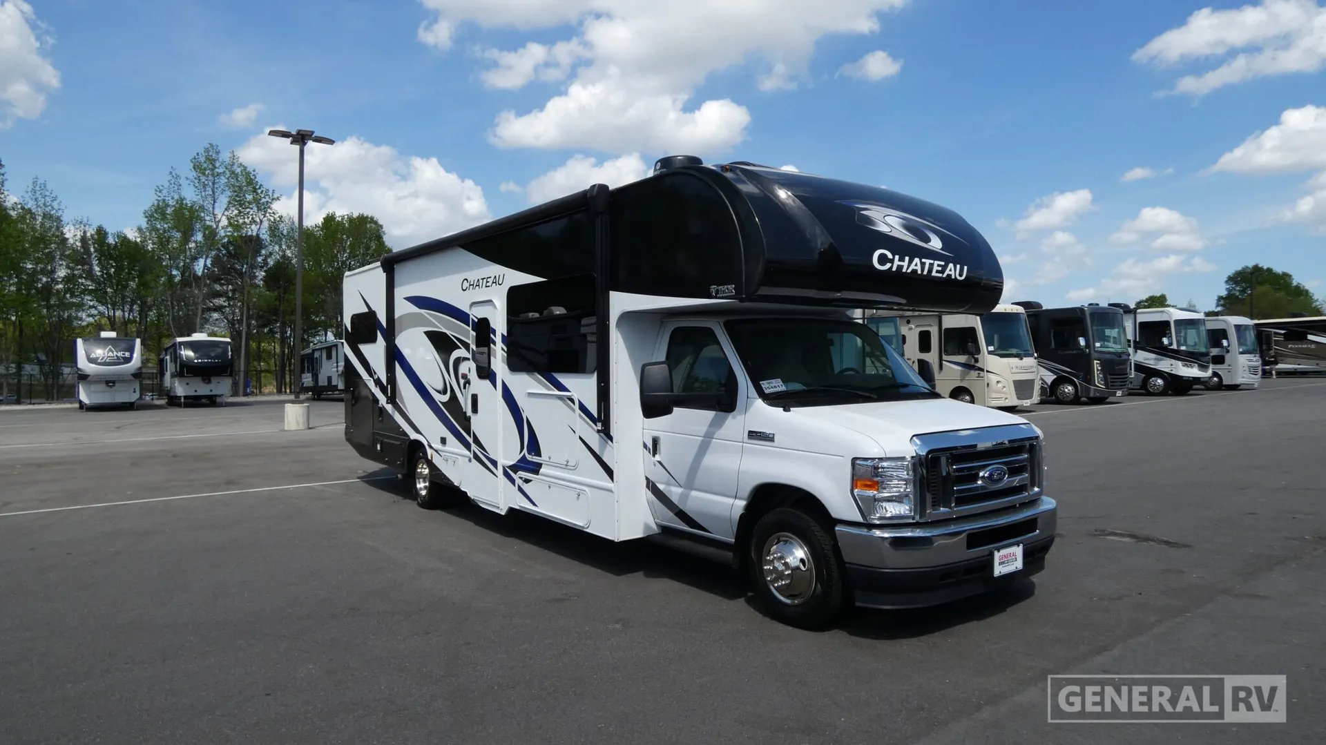 2023 Thor Motor Coach Chateau 31W - Photo 2