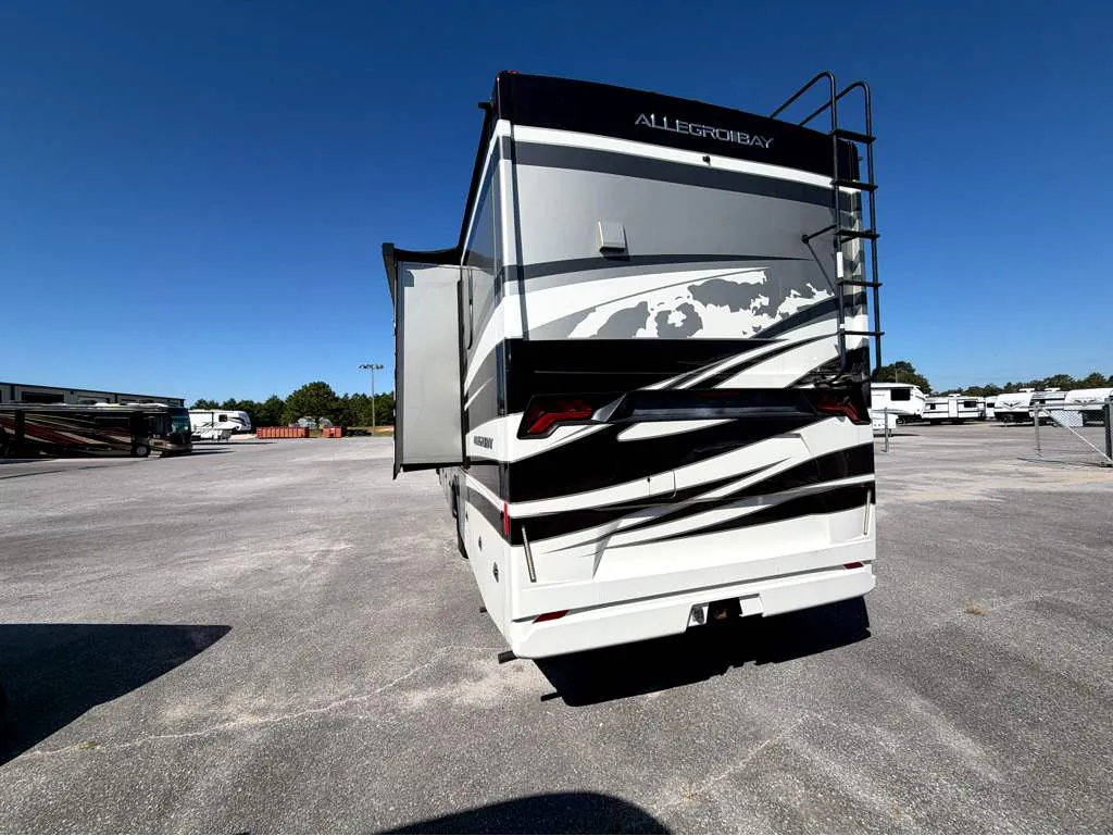 2022 Tiffin Allegro Bay 38 BB - Photo 4