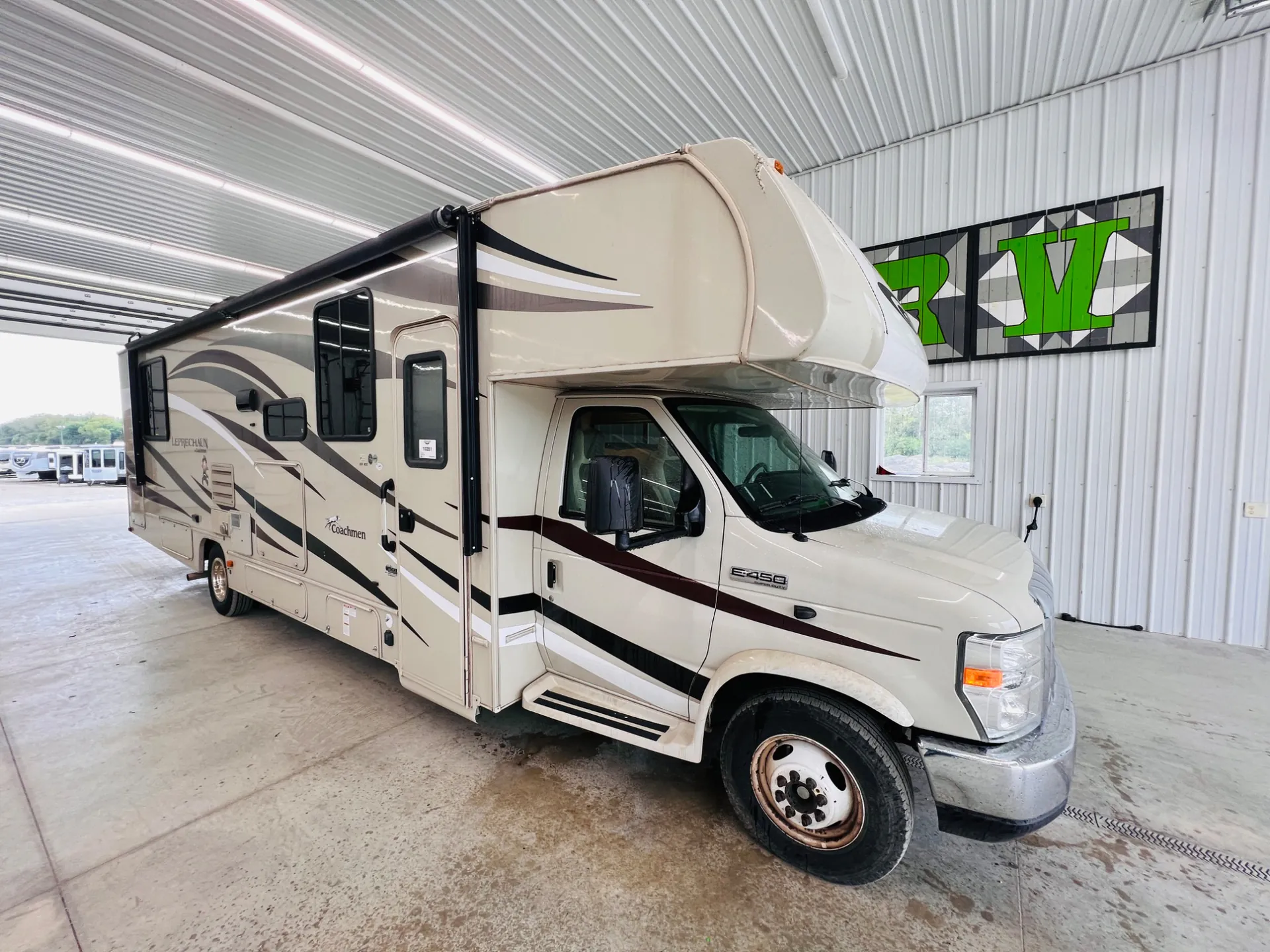 2017 Coachmen Leprechaun 319MB - Photo 3