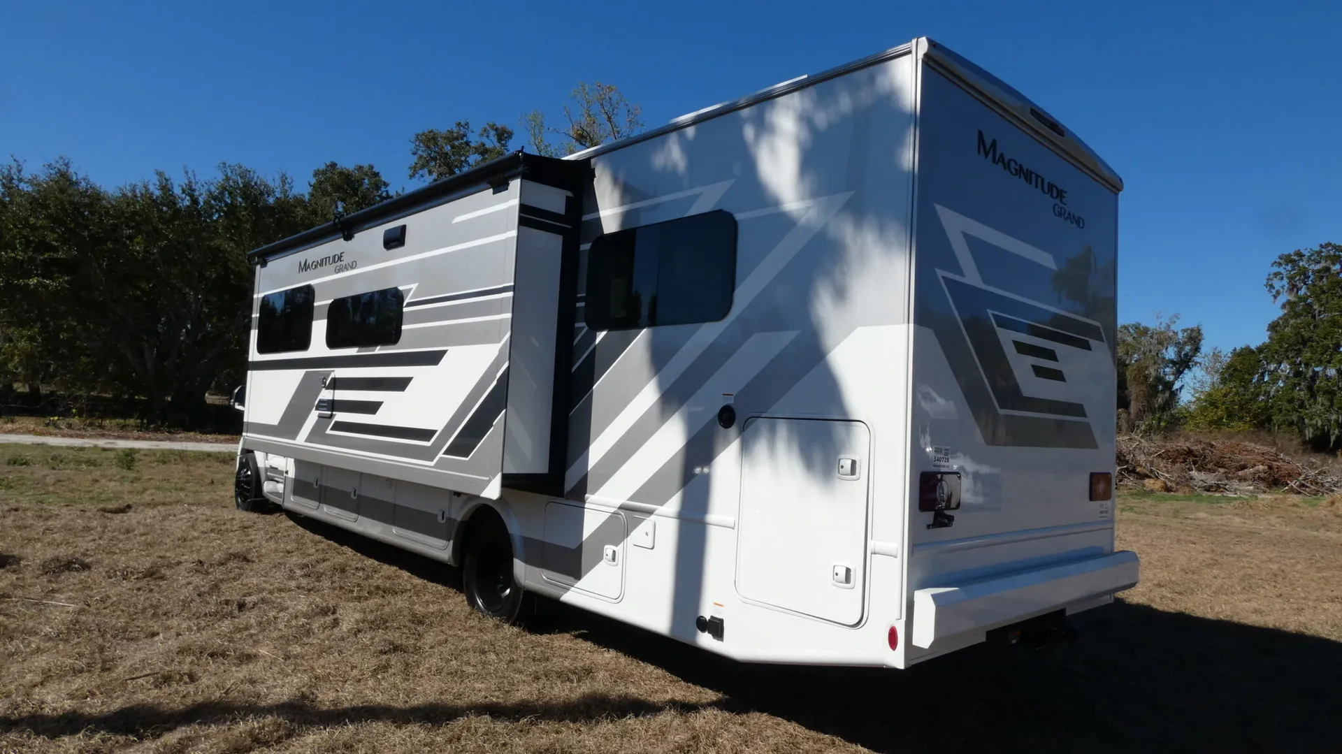 2026 Thor Motor Coach Magnitude Grand L35 - Photo 4