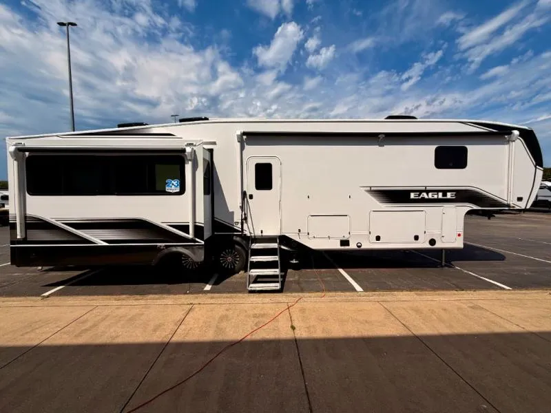 2026 Jayco Eagle 355MBQS - Photo 3