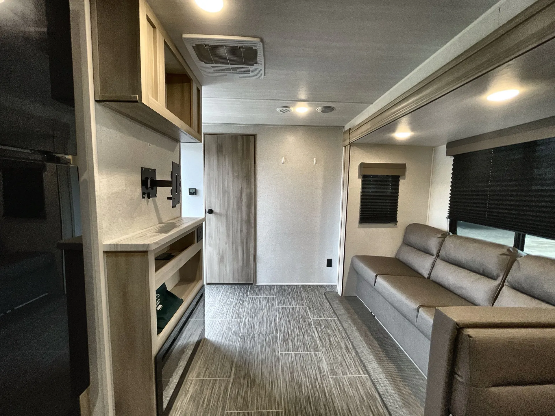 2024 East to West Silver Lake 26KRB — living area main
