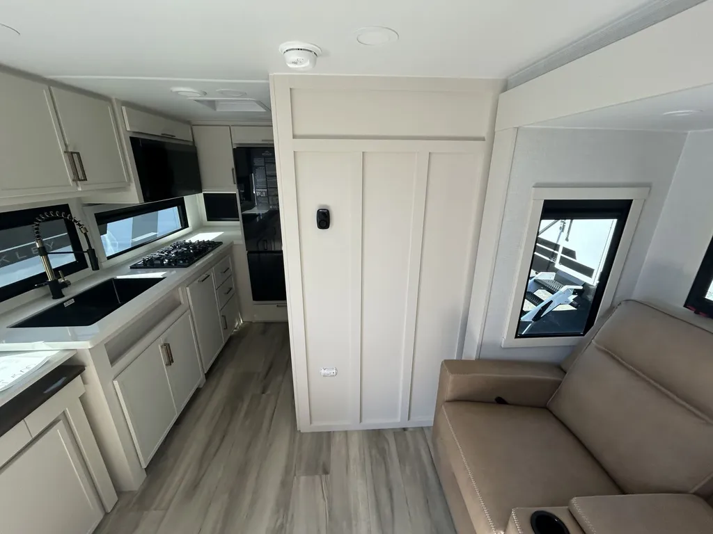 2026 Brinkley MODEL I 20X, Photos photo 8