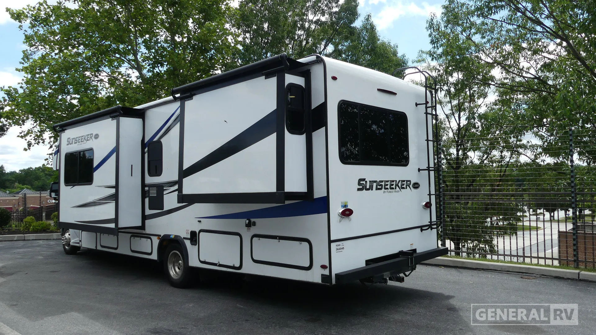 2021 Forest River Sunseeker Classic 2860DS - Photo 4