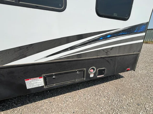 2018 Dutchmen Voltage Triton 3551, Photos photo 14