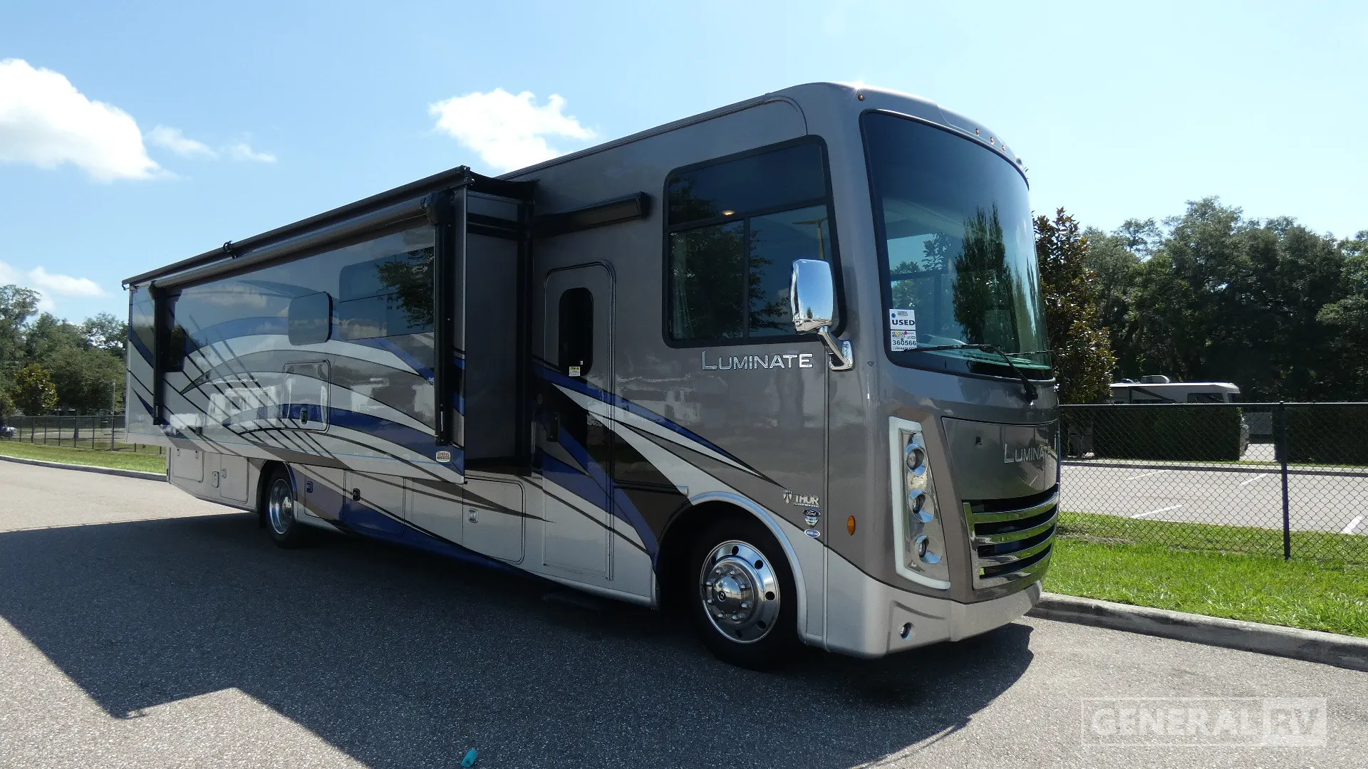 2024 Thor Motor Coach Luminate CC35 - Photo 2