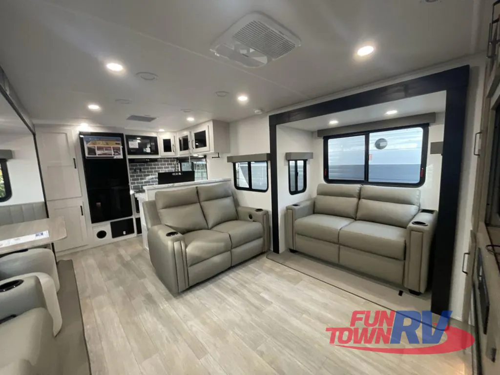 2026 Forest River Solaire 3060RKTS, Photos photo 14