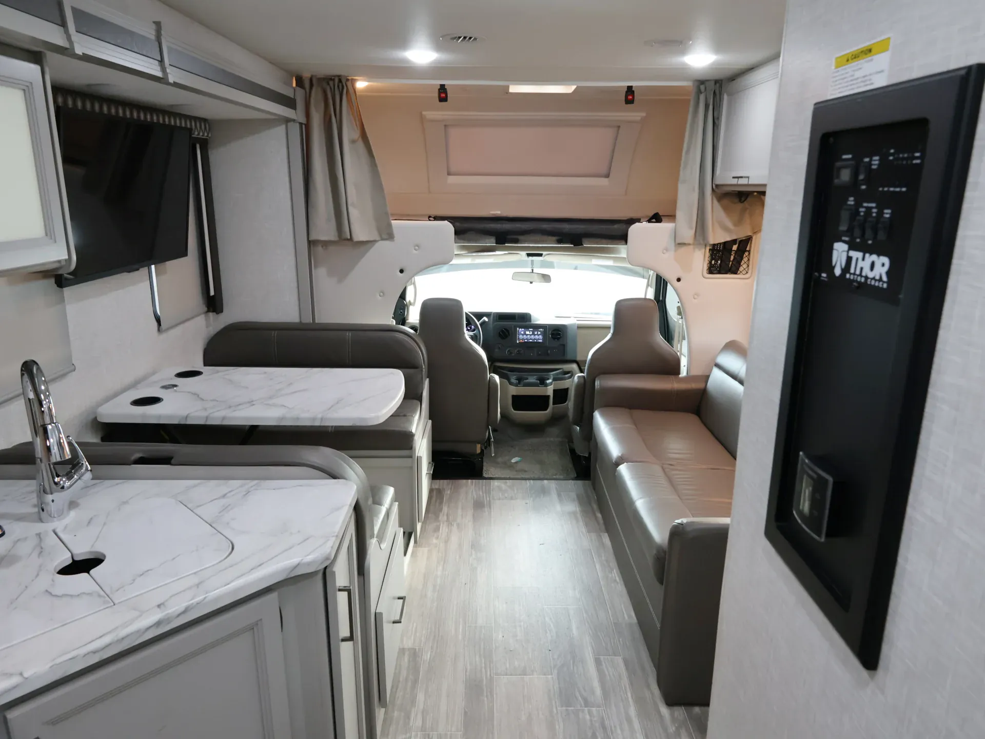 2023 Thor Motor Coach Geneva 28VA - Photo 4