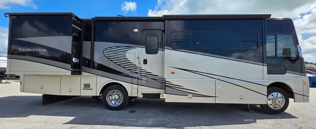 2019 Winnebago Sightseer 33C - Photo 2