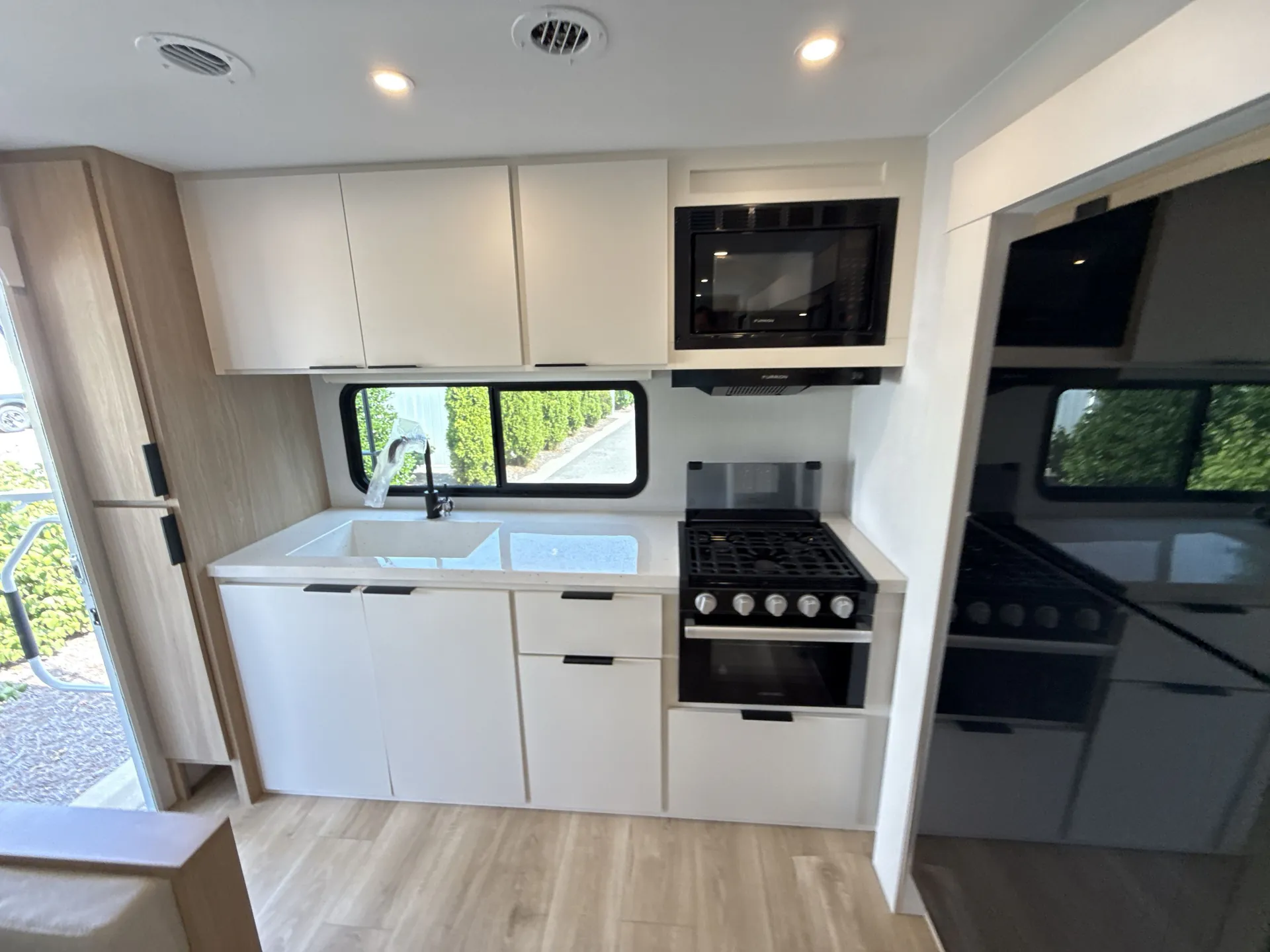 2026 Winnebago Thrive 24RKS - Photo 4