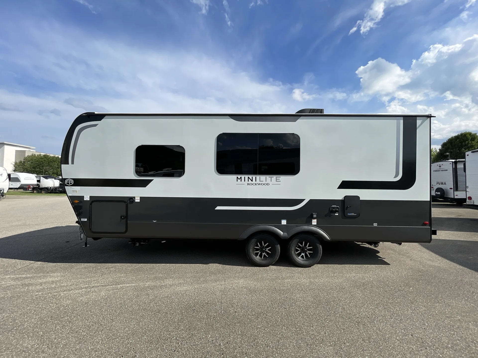 2027 Forest River Rockwood Mini Lite 2524FBT — off campside