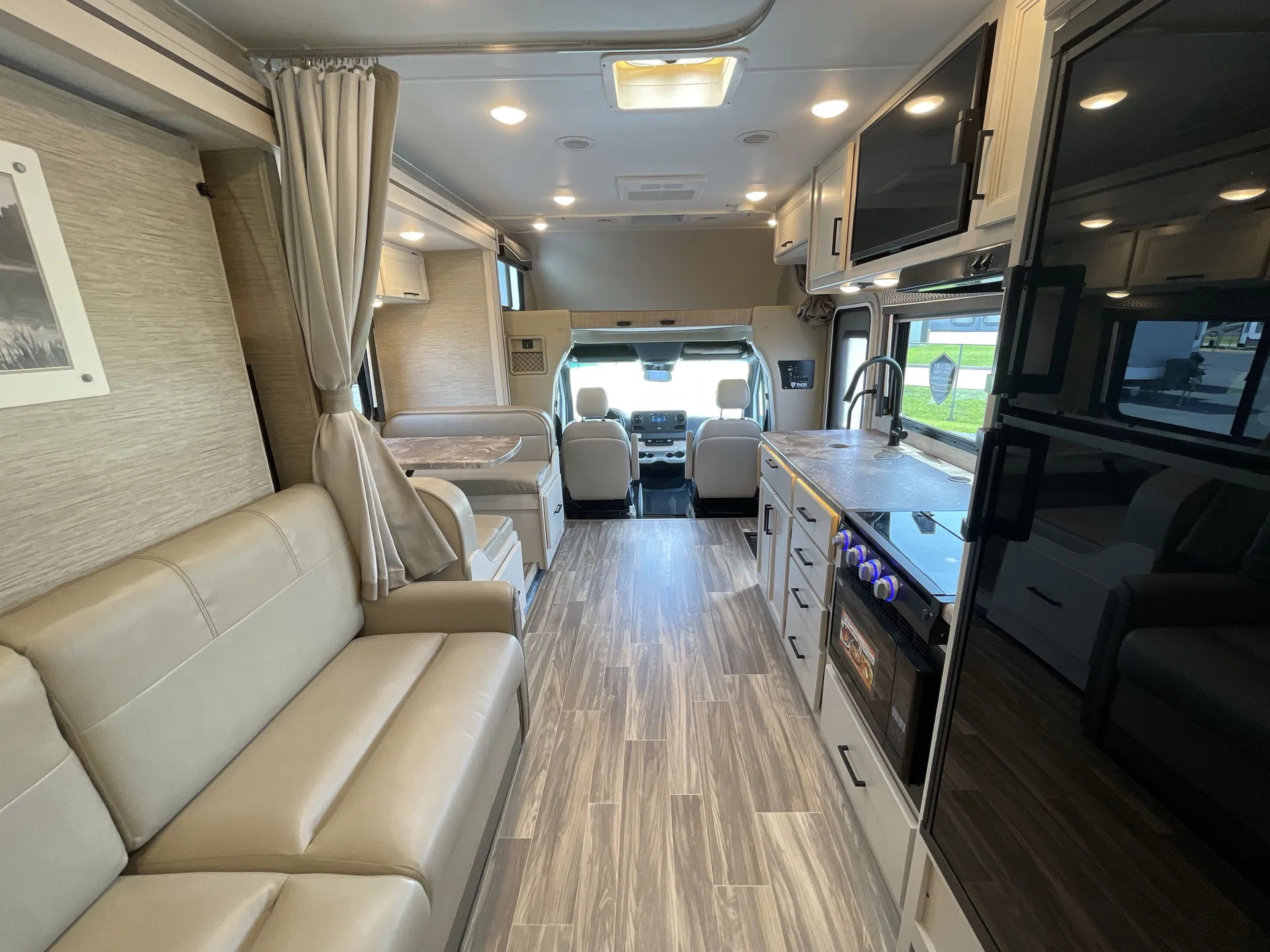 2023 Thor Motor Coach Four Winds 24LT — living area main