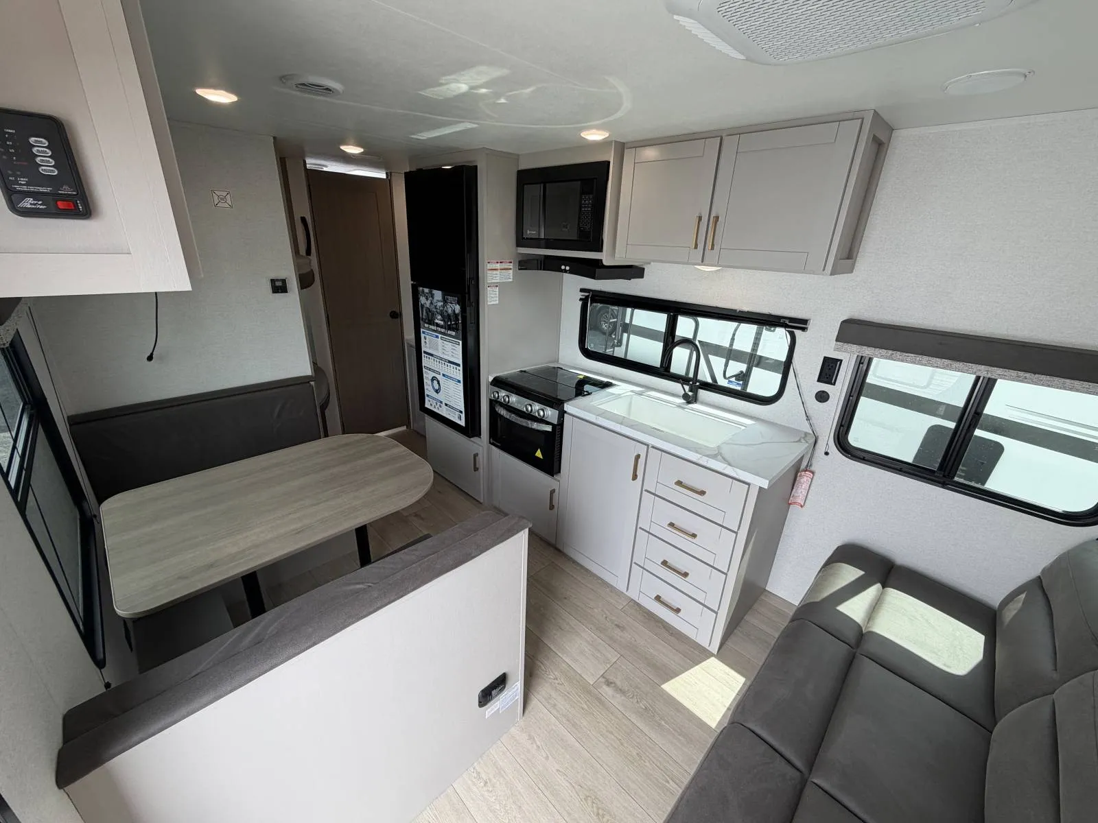 2027 Jayco Jay Flight SLX 260BH - Photo 3