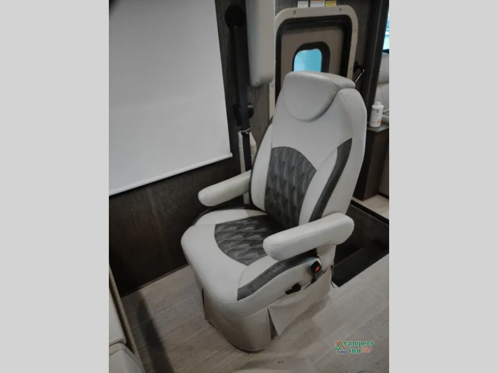 2021 Thor Motor Coach Challenger 35MQ, Photos photo 49