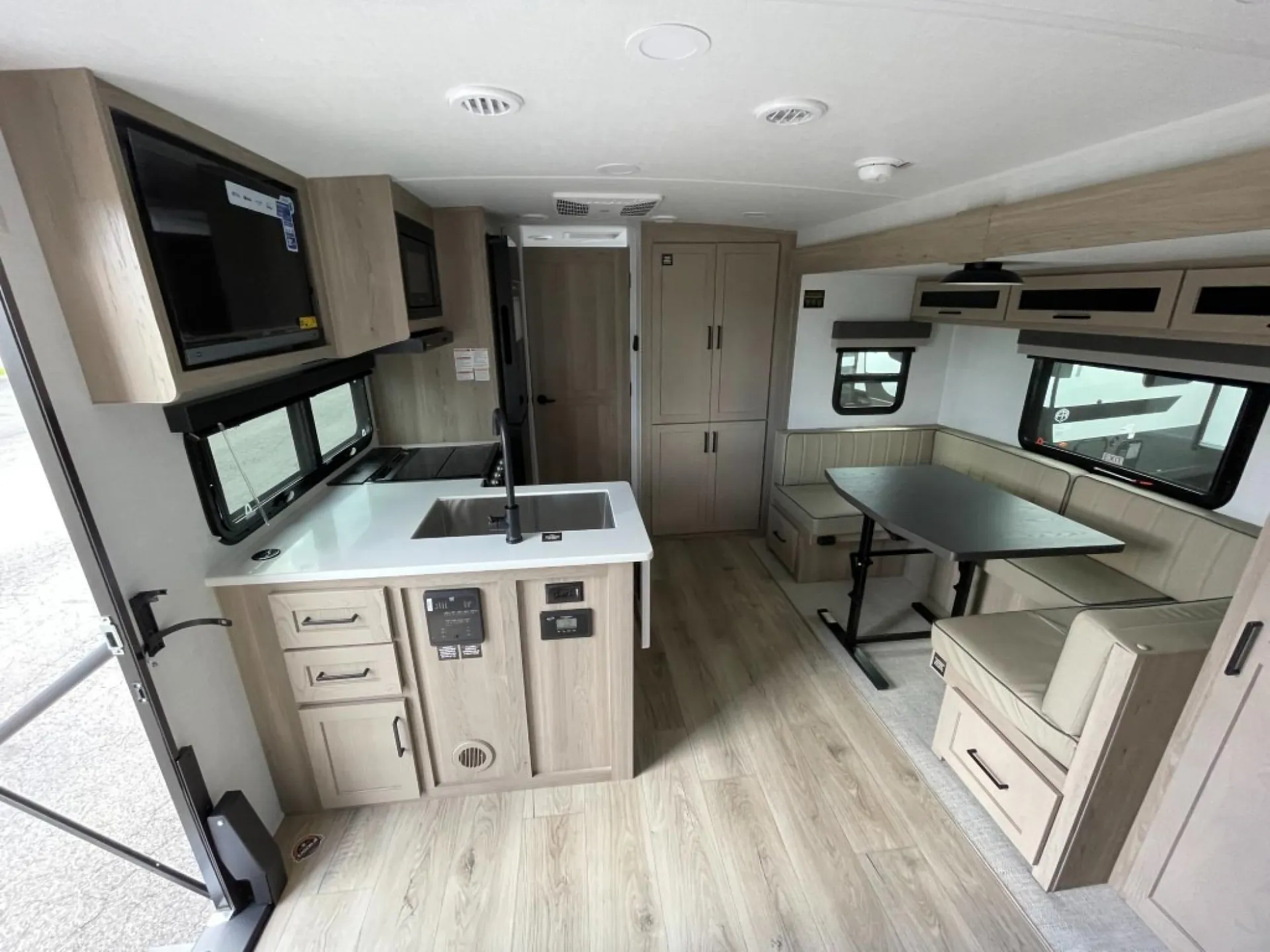 2026 Forest River Rockwood Mini Lite 2214S — Photo 7
