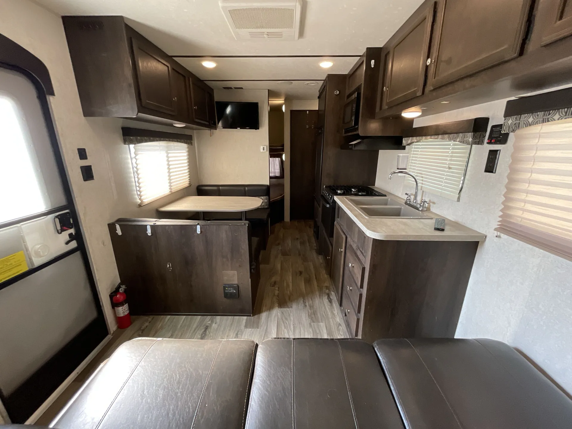 2018 Starcraft Autumn Ridge 26BH — living area main
