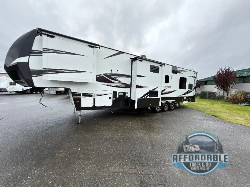 2017 Dutchmen RV Voltage Used    V3805 - Photo 2