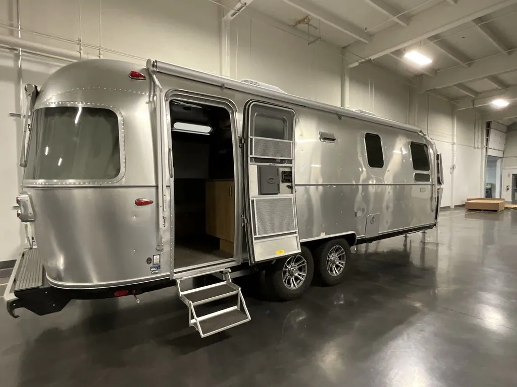 2027 Airstream Trade Wind 27FB - Photo 4