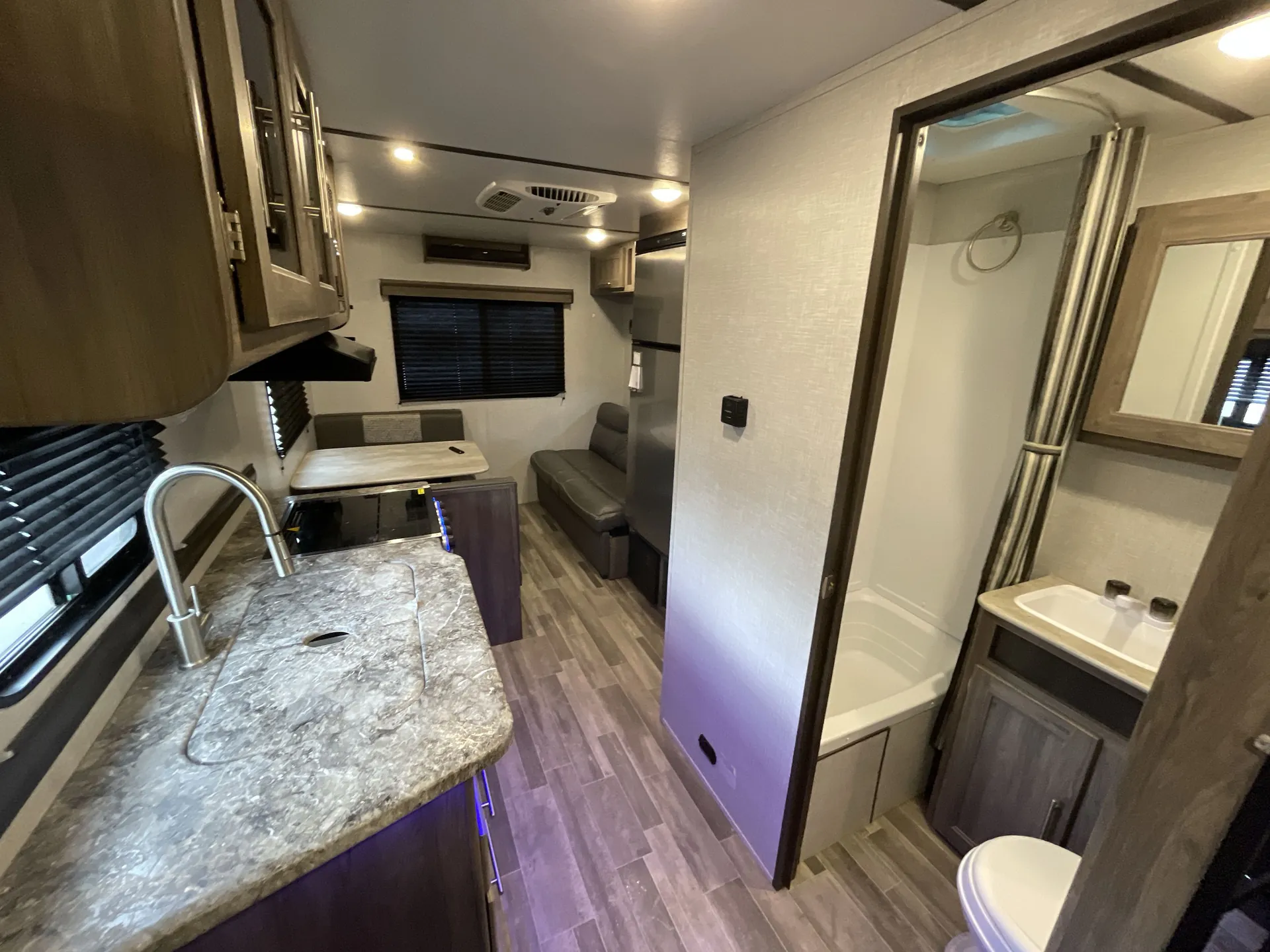 2021 CrossRoads Zinger 211RD — living area main