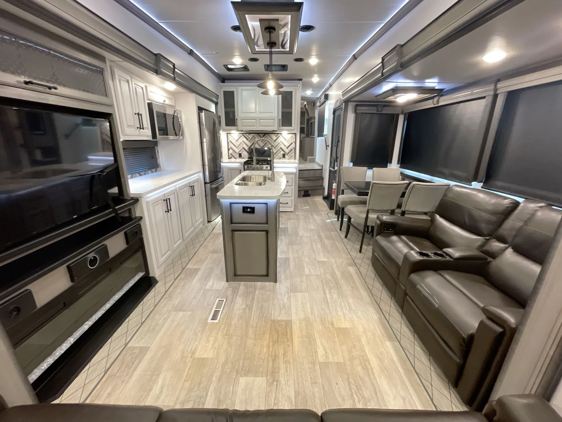 2022 Keystone Montana 3231CK — living area main