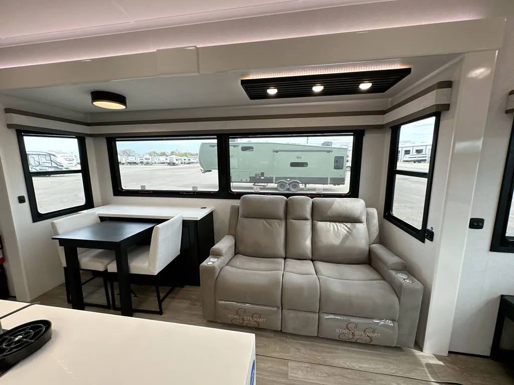 2027 Jayco Pinnacle 36FBTS, Photos photo 8