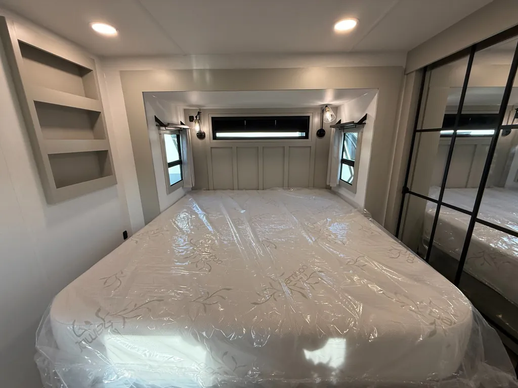 2026 Brinkley Model G 3520, Photos photo 29