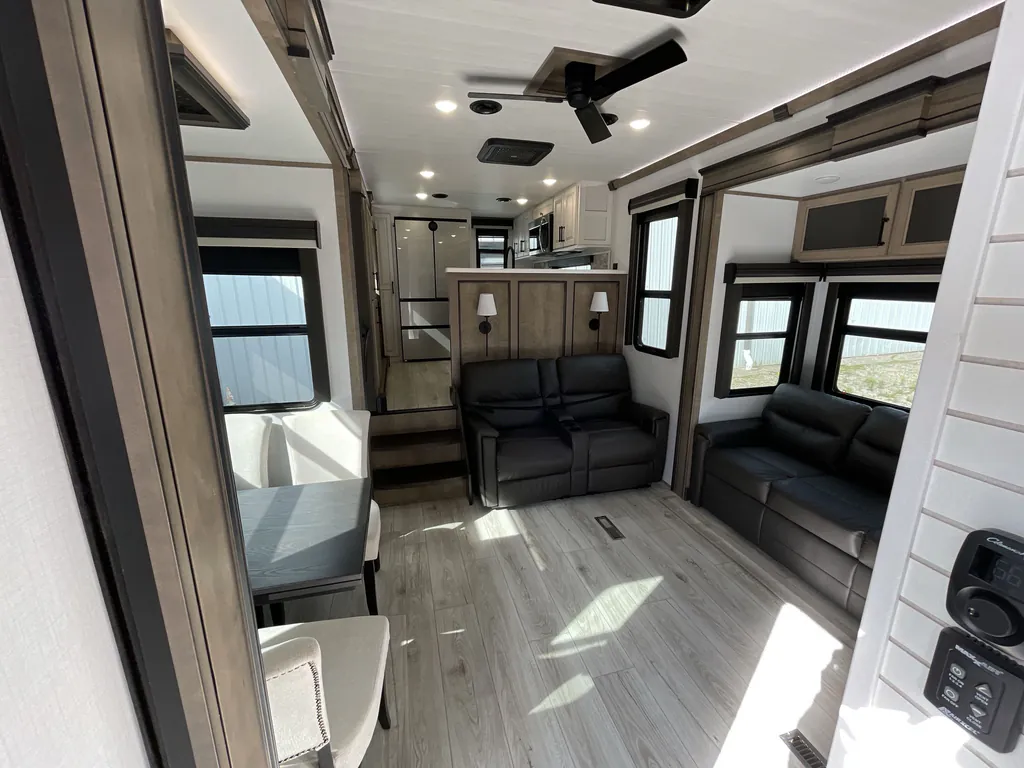 2024 Keystone Montana 3901RK, Photos photo 2
