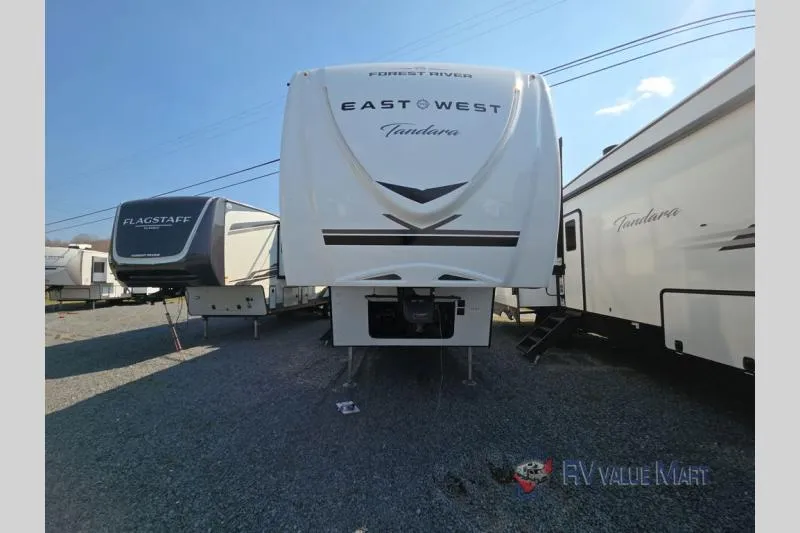 2026 East to West Tandara 387BH - Photo 4