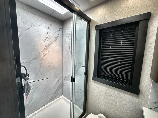 2027 Entegra Coach Accolade 37K, Photos photo 33