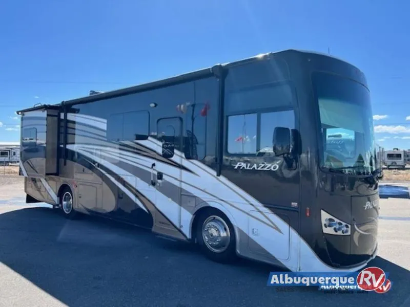 2016 Thor Motor Coach Palazzo 33.2 - Photo 3