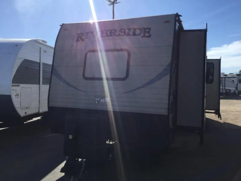 2017 Riverside Riverside 32RLS - Photo 2