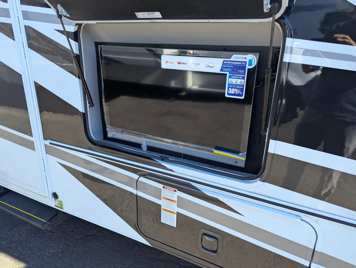2026 Coachmen Entourage 320LV - Photo 4