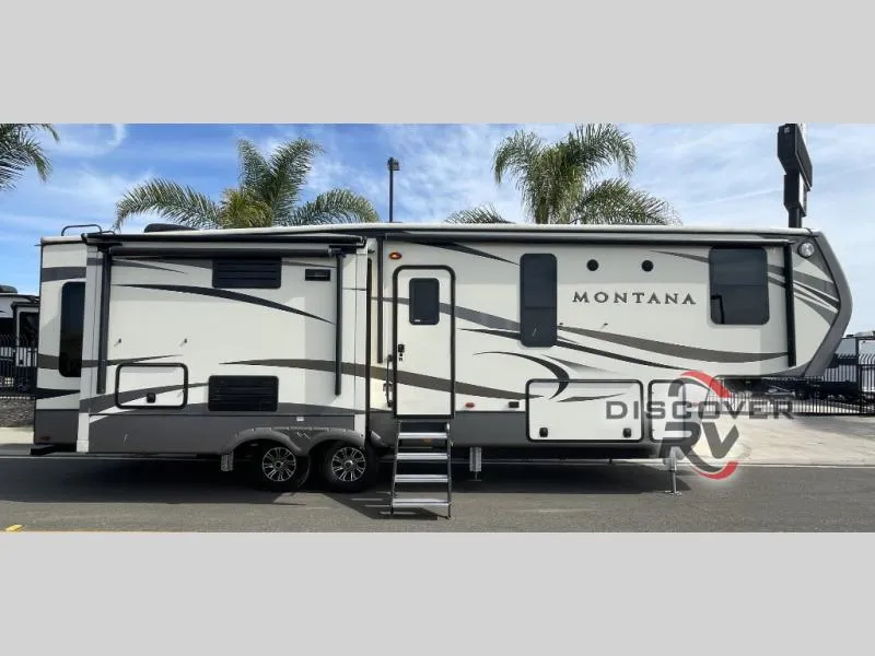 2018 Keystone Montana 3160RL - Photo 2