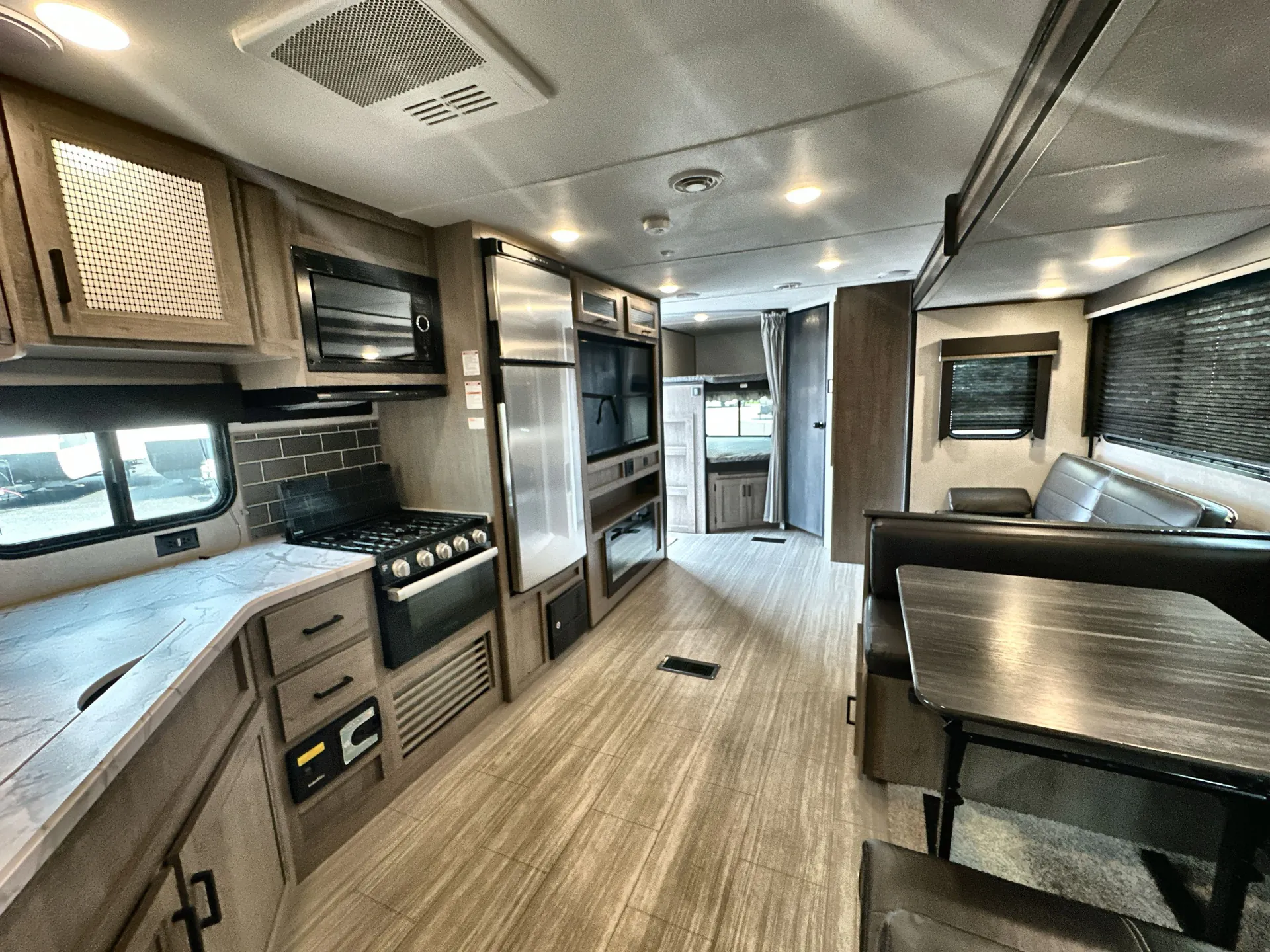 2021 Keystone Hideout 29DFS — living area main