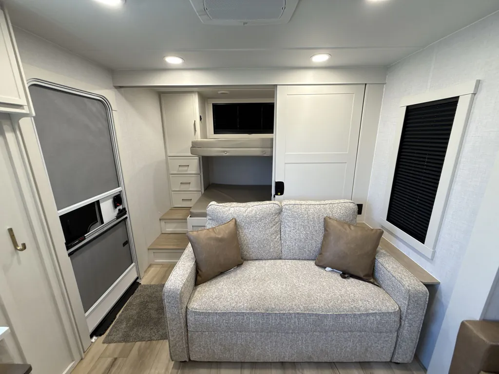 2026 Brinkley Model I 294, Photos photo 7