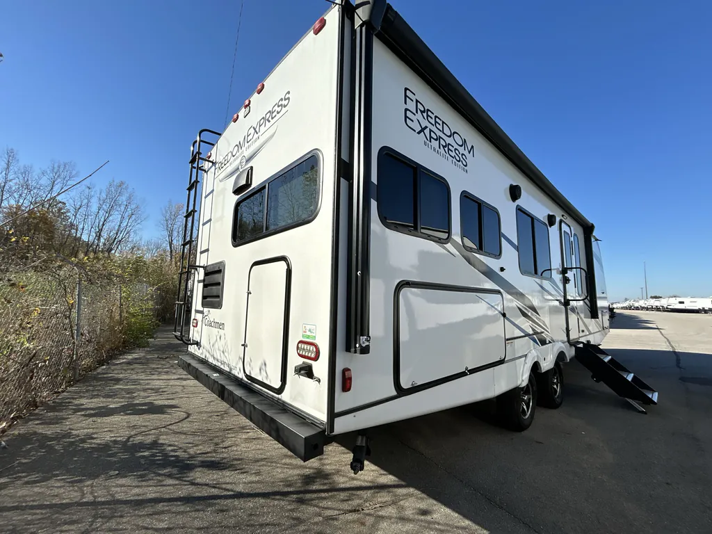 2023 Coachmen Freedom Express Ultra Lite 274RKS, Photos photo 12