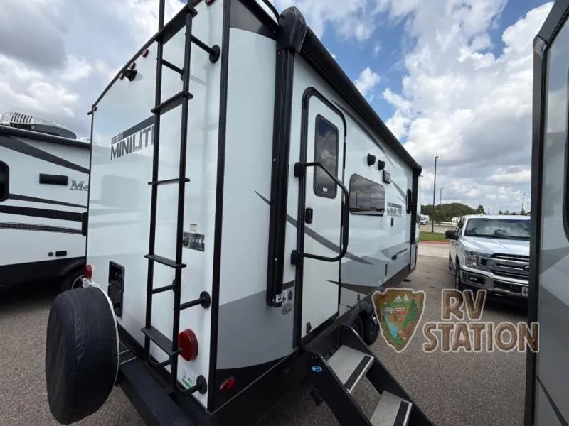 2023 Forest River Rockwood Mini Lite 2205S - Photo 3